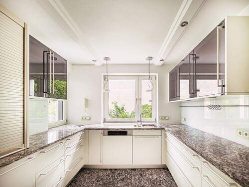 Einbauküche 2 - Etagenwohnung mit 286,20 m&sup2; in Ettlingen / Schöllbronn zum Kaufen