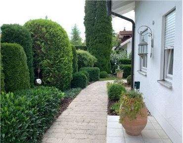 Gartenweg - Mehrfamilienhaus, Wohnhaus mit 136,00 m&sup2; in Grünwald zum Kaufen