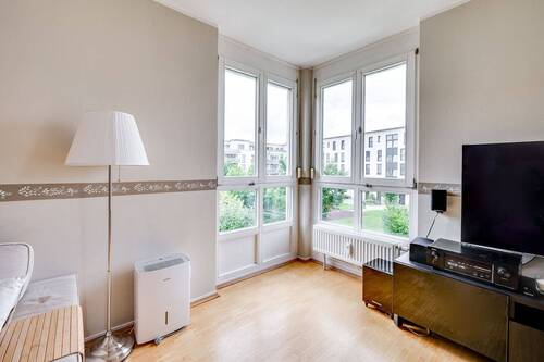 Wohnzimmer - 4 Zimmer Etagenwohnung zum Kaufen in Freising