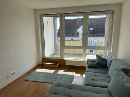 Wohnzimmer Blick auf Balkon - 
