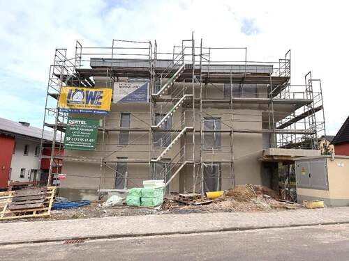 Straßenansicht Haus West - Terrassenwohnung mit 98,80 m² in Alzenau zum Kaufen
