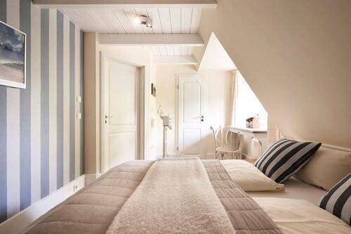 Schlafzimmer (OG) - mit Ankleide - 