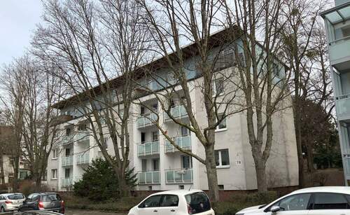 Ansicht des Wohngebäudes von der Straße aus mit Balkonen - Gemütliche 2,5-Zimmer-Wohnung in guter Innenstadtlage von Darmstadt