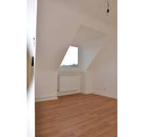 Lichtdurchflutete, ruhige, 2 Zimmer DG-Wohnung zwischen Rüttenscheid und Klinikum - Essen Holsterhausen