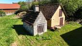Backhaus und Hühnerstall - 