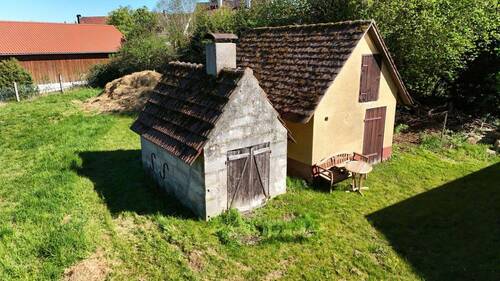 Backhaus und Hühnerstall - 