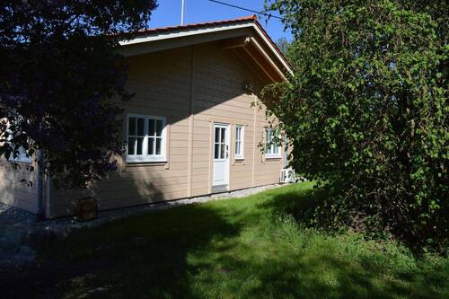 Wohnhaus von Südwesten - 3 Zimmer Einfamilienhaus in Großerlach