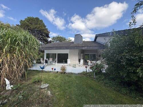 Blick auf die Terrasse - Architektenlandhaus für die große Familie auf tollem Grundstück!
