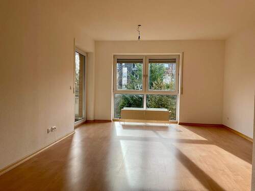 Wohnzimmer - 3 Zimmer Etagenwohnung zur Miete in Troisdorf