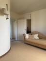 Durchgangszimmer mit Zugang zum Balkon im OG - 