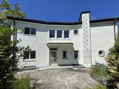 Eingang zum Haus - 6 Zimmer Einfamilienhaus in Badenweiler