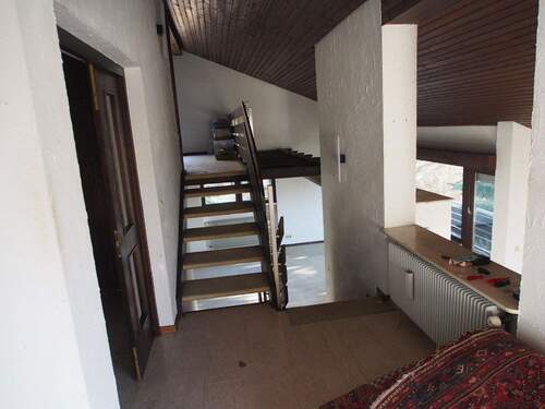 Blick vom Esszimmer zur Emopre - 