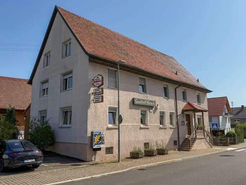 Ansicht Hauptgebäude - 1 Zimmer Mehrfamilienhaus, Wohnhaus zum Kaufen in Neuhausen