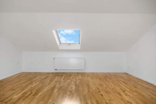 Großes Schlafzimmer/Hobbystudio im DG - 