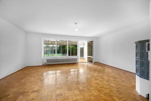 Helles Wohnzimmer - 6 Zimmer Doppelhaushälfte in München