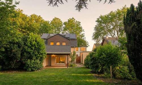 Haushinteransicht - 8 Zimmer Einfamilienhaus zum Kaufen in Bottrop