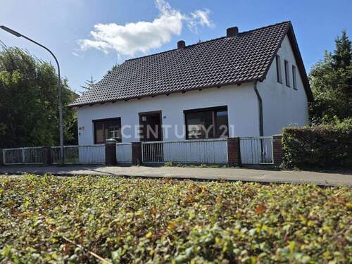 Ansicht von vorne - 6 Zimmer Einfamilienhaus zum Kaufen in Wilhelmshaven