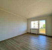 Erstbezug nach Sanierung: 2 Räume mit Balkon und Badewanne - Oschersleben