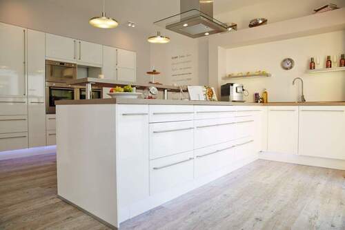 Weisse Designerküche - Einfamilienhaus mit 163,50 m&sup2; in Freital zum Kaufen