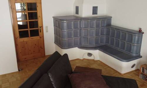 Wohnzimmer mit Kachelofen - 