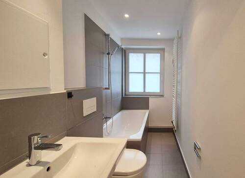 Bad - Etagenwohnung mit 44,00 m² in Rostock zur Miete