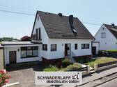 Frontansicht - Einfamilienhaus mit EinliegerwohnungBüro auf schönem Grundstück