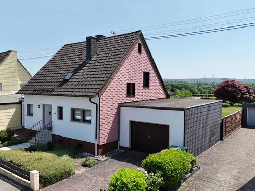 Seitenansicht - 8 Zimmer Mehrfamilienhaus, Wohnhaus zum Kaufen in Ransbach-Baumbach