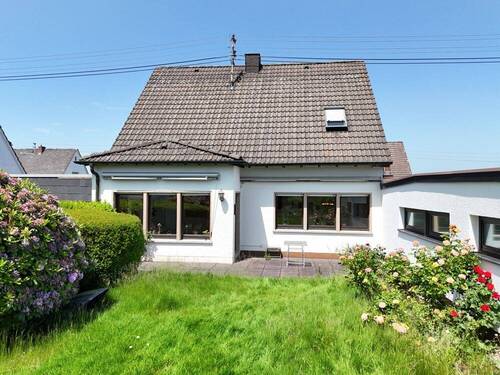 Rückansicht - 8 Zimmer Mehrfamilienhaus, Wohnhaus in Ransbach-Baumbach