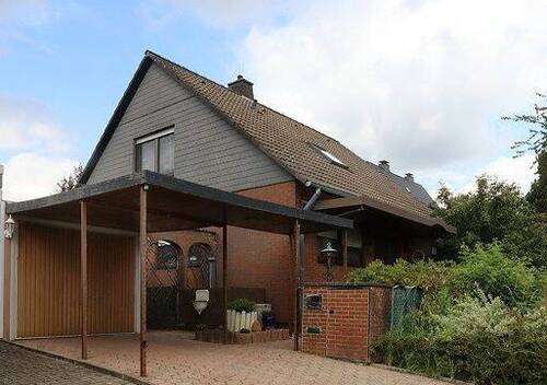 Straßenansicht - Fröndenberg - Ardey: Freistehendes 1FH mit Extras