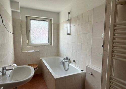 Bad - 3 Zimmer Etagenwohnung in Oschersleben