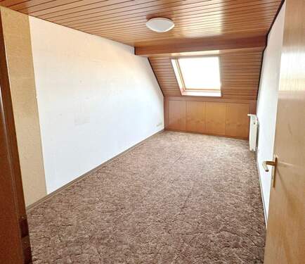 Hauptgebäude Wohnung DG ZImmer - 