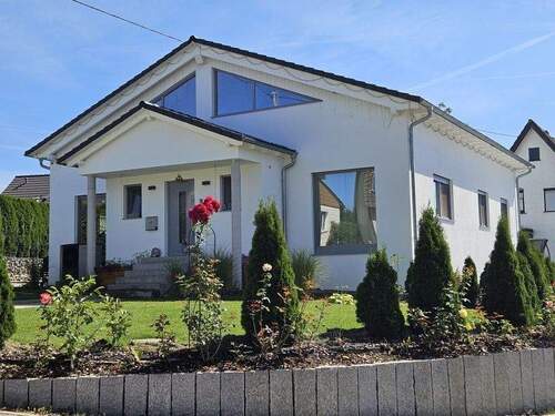 Ansicht vom Garten - Große Familie? Wir haben die Lösung.