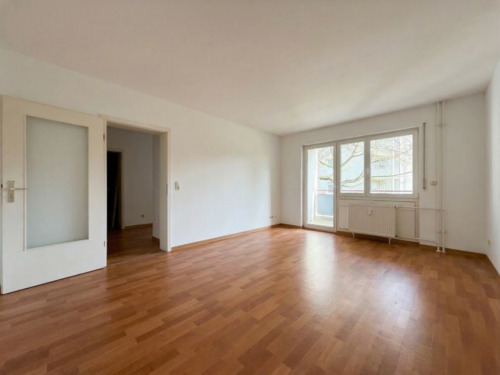 Wohnzimmer - Etagenwohnung mit 56,50 m&sup2; in Baunatal zum Kaufen