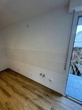 20 Küche mit Balkonzugang - 