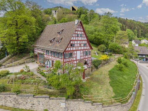 Hausansicht - Ein Anwesen mit Geschichte und Tradition. Wohnen auf über 200m² Wohnfläche