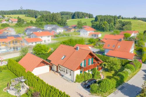 Außenansicht - Gemütliches Einfamilienhaus mit Einliegerwohnung und 1.156 m² Grundstück in Rettenbach am Auerberg!