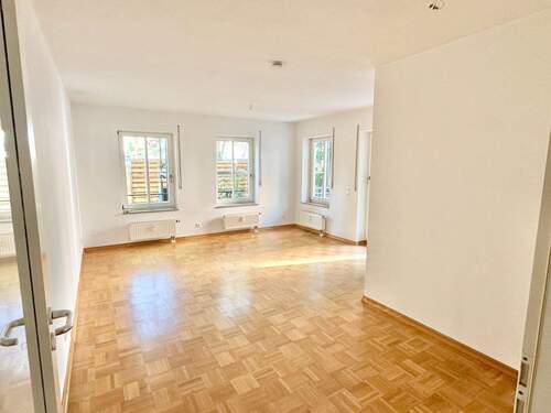 Wohnzimmer - 3 Zimmer Etagenwohnung in Dresden