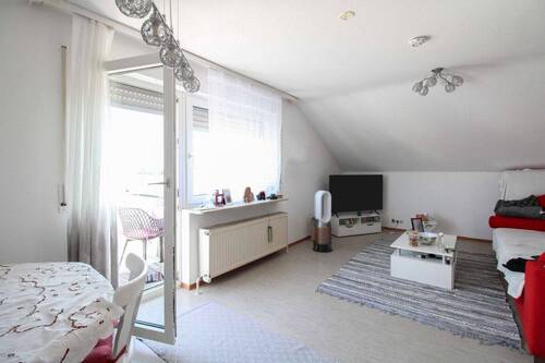 Wohnzimmer - 3 Zimmer Etagenwohnung zum Kaufen in Welzheim