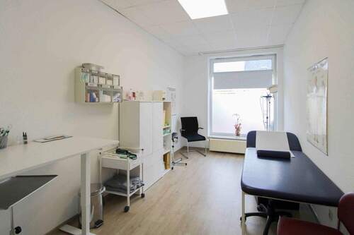 Behandlunszimmer - 