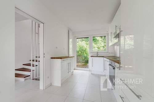 Küche mit Einbauküche - 5 Zimmer Doppelhaushälfte in Meerbusch-Langst-Kierst