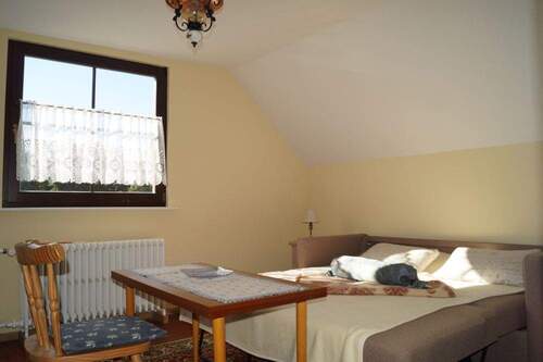 Vorderhaus OG Zimmer hinter Bad - 