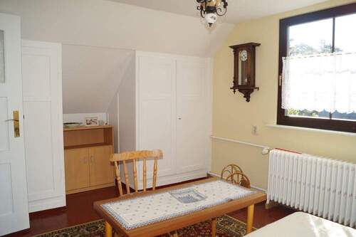 Vorderhaus OG Zimmer hinter Bad - 