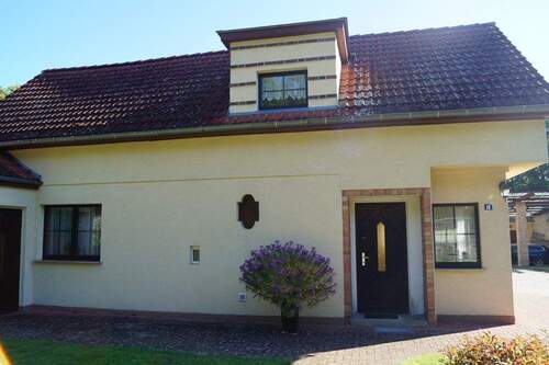 Hausansicht Eingang - 6 Zimmer Einfamilienhaus zum Kaufen in Bad Saarow