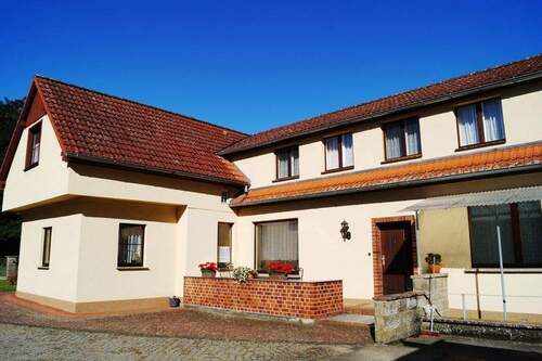 Vorderhaus und Seitenflügel - 6 Zimmer Einfamilienhaus in Bad Saarow