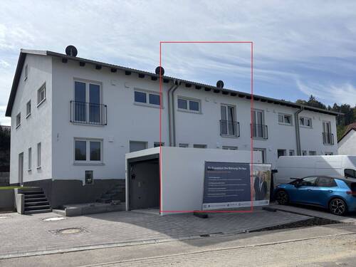 Außenansicht Straße.JPG - 5 Zimmer Reihenmittelhaus zum Kaufen in Eching