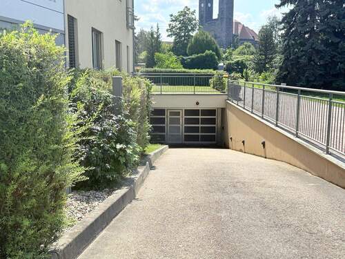 Tiefgarageneinfahrt - 