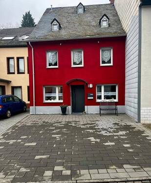 GB1-1 Ansicht Vorderseite mit Hoffläche - 3 Zimmer Reihenmittelhaus zum Kaufen in Trier