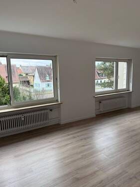 Ahornstr.6.jpg - Platz für große Familie 5-Zim.mit Balkon und Hobyraum in Fürth Stadeln