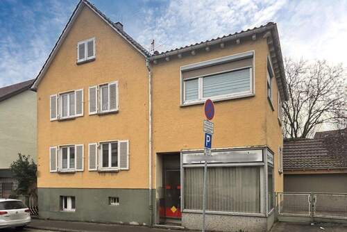 Seitenansicht des Hauses - 6 Zimmer Mehrfamilienhaus, Wohnhaus zum Kaufen in Gerlingen