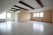 Wohnzimmer (original) - Renovierungsbedürftige, helle 3 Zimmer Wohnung mit Balkon in Astheim